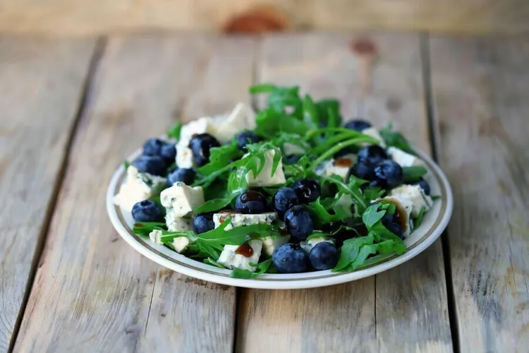 Fresh and fruity green salad with blue cheese and feta