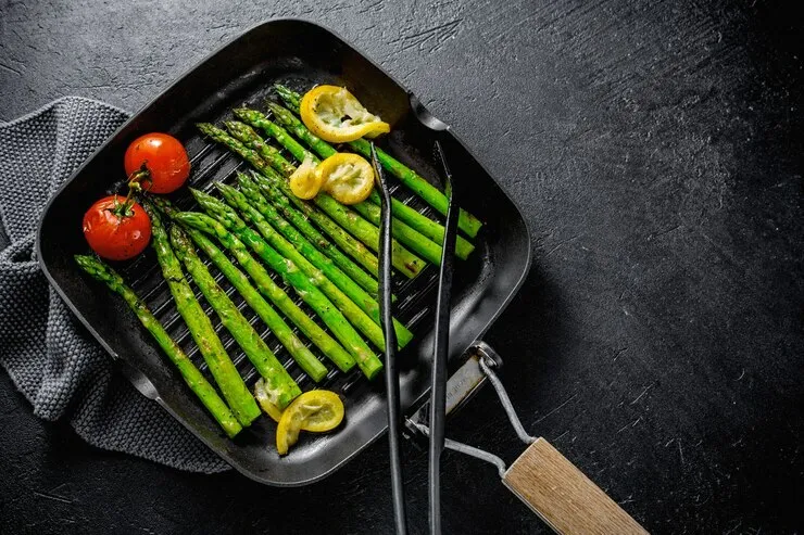 Grilled asparagus with olive oil, salt and pepper