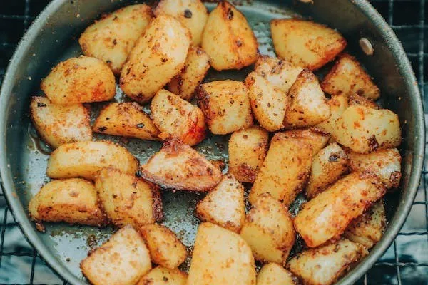 Grilled herb potatoes with garlic and lemon