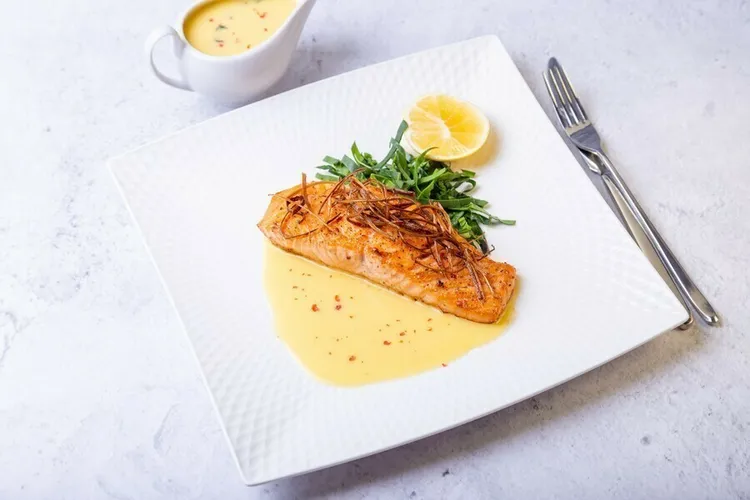 Grilled salmon with zesty lime butter sauce