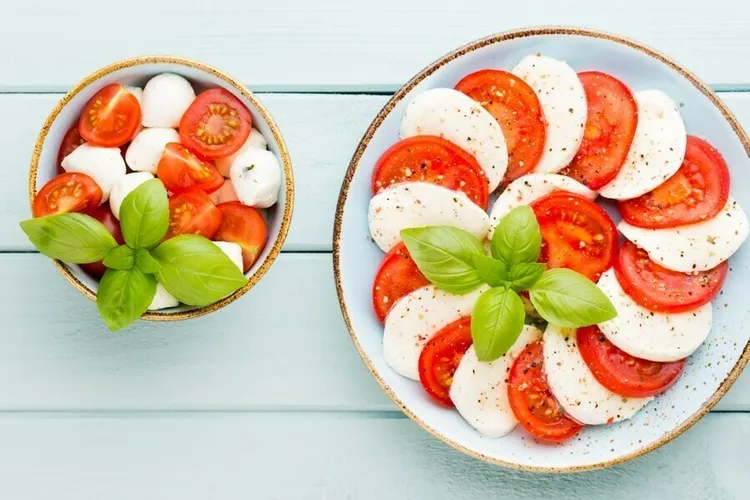 Fresh heirloom tomato, basil and mozzarella salad with olive oil and vinegar