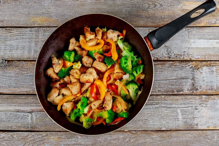 Hibachi chicken and vegetable stir fry with white wine