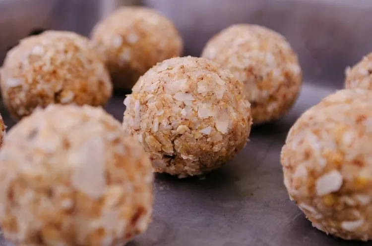 Almond-chickpea protein power balls