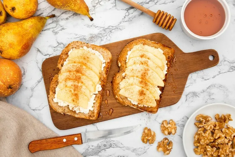 Honey-topped pear toast with cottage cheese