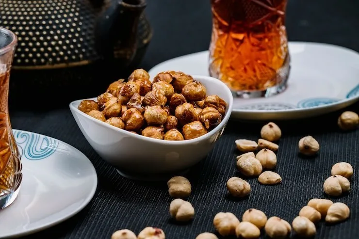 Indian-style roasted chickpeas