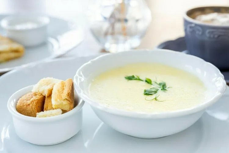 Jerusalem artichoke soup with celery and garlic