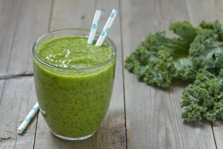 Kale and banana smoothie