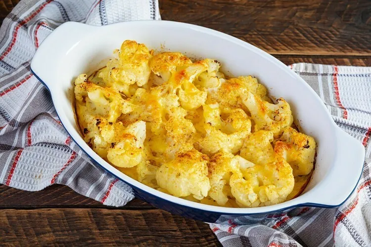 Keto cauliflower mac & cheese with creamy cheddar sauce