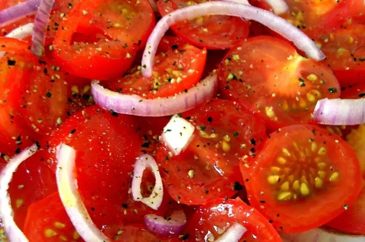 Fresh lebanese tomato and onion salad with olive oil and lemon juice