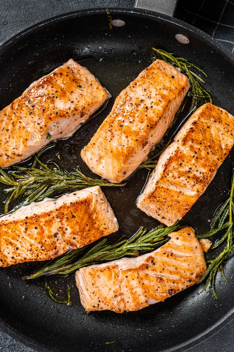 Lemon and parmesan-crusted salmon with thyme