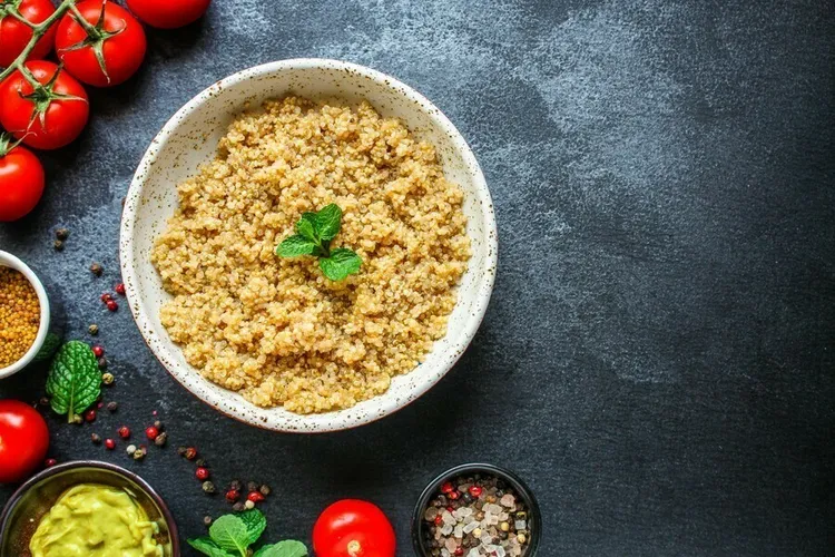 Lemon-scented quinoa with olive oil