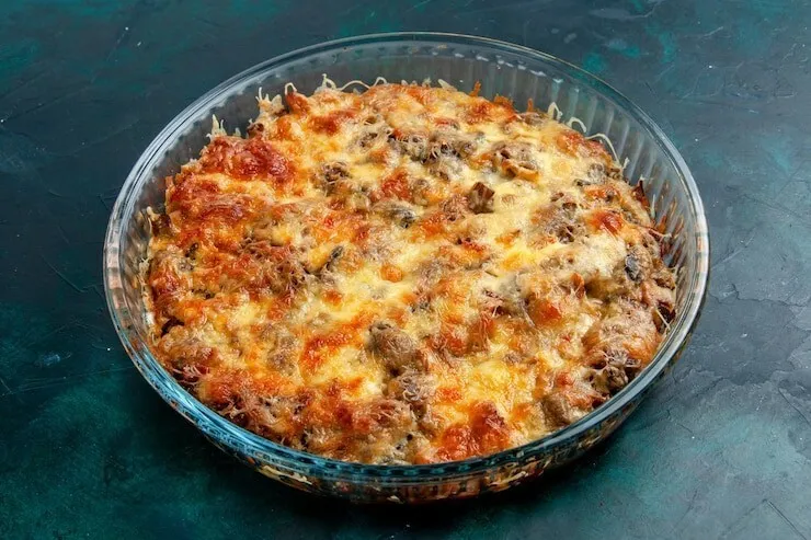 Low-carb bacon cheeseburger casserole with creamy tomato sauce
