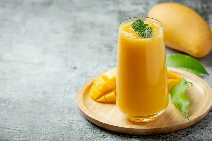 Mango pineapple banana smoothie