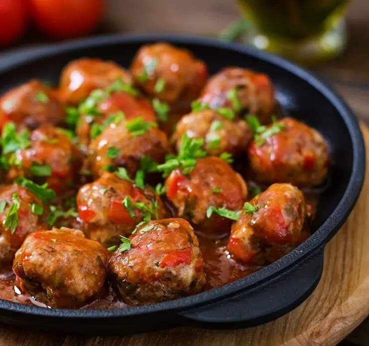 Skillet meatballs with zucchini and tomatoes