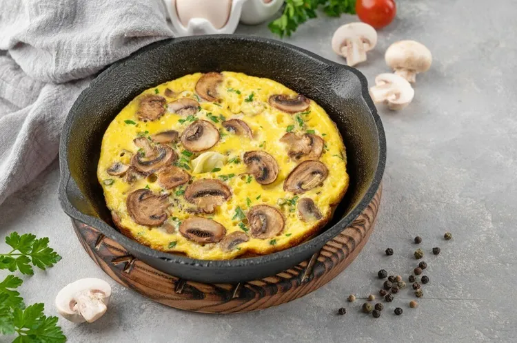 Mushroom, onion and egg white omelet with black pepper and salt