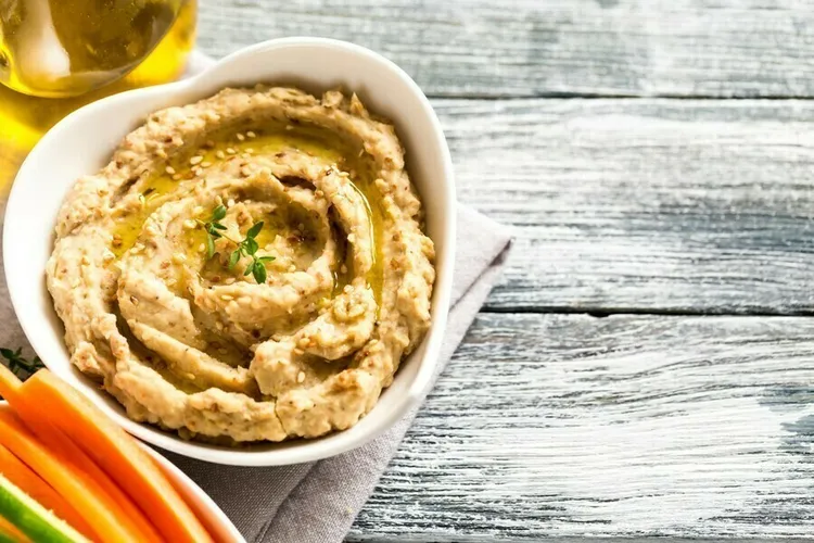 Olive hummus with carrot sticks