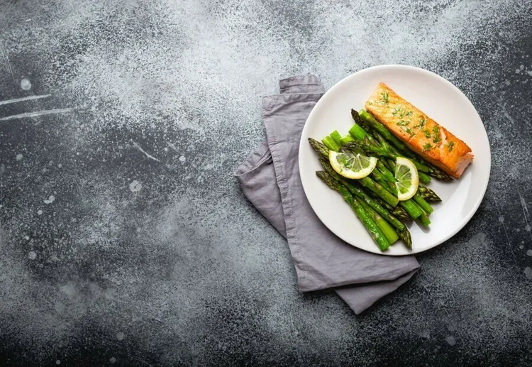 Citrusy one-pan salmon and asparagus with garlic