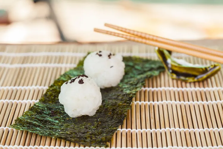 Seaweed onigiri balls