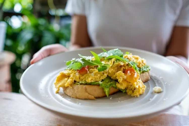 Open-faced florentine omelet sandwich with cottage cheese