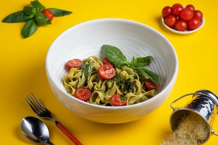 Gluten-free pasta carcione with spinach, goat cheese and cherry tomatoes
