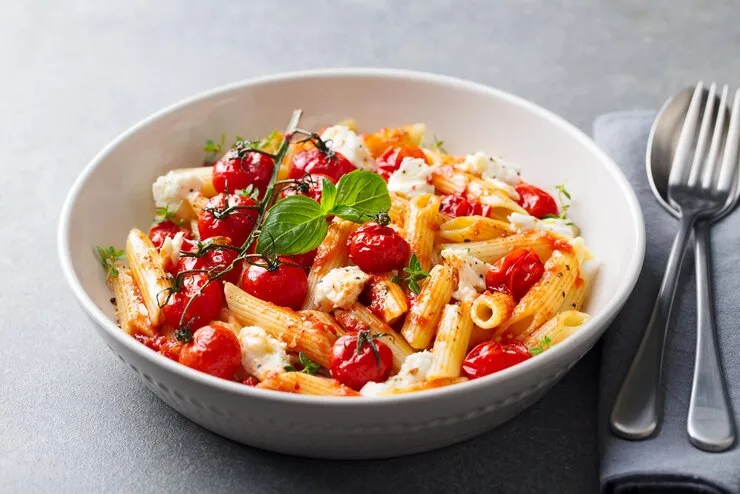 Mediterranean whole-wheat pasta with feta, tomatoes and dill