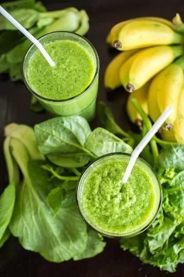 Peanut butter, spinach and banana smoothie