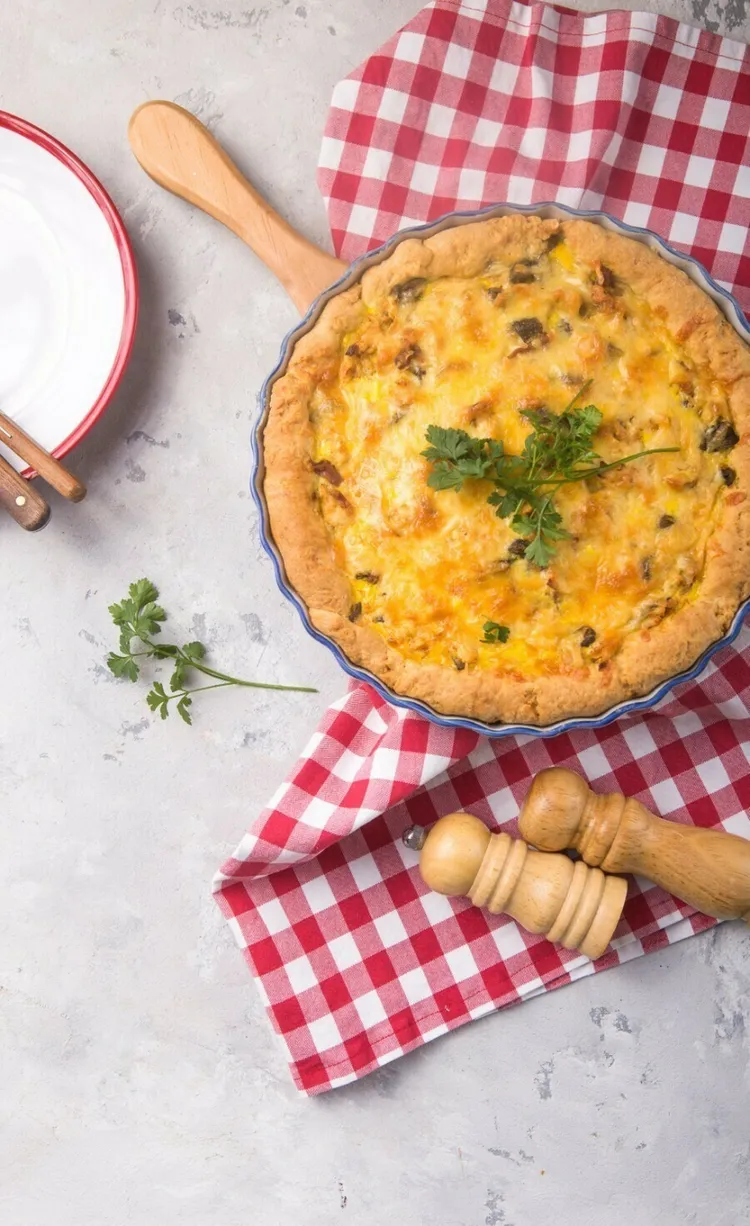 Green pepper and onion quiche with monterey cheese