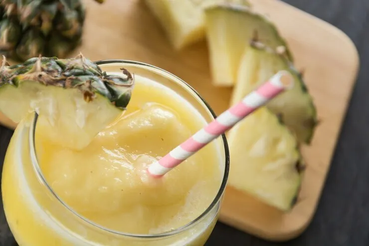 Pineapple ginger breakfast fruit smoothie