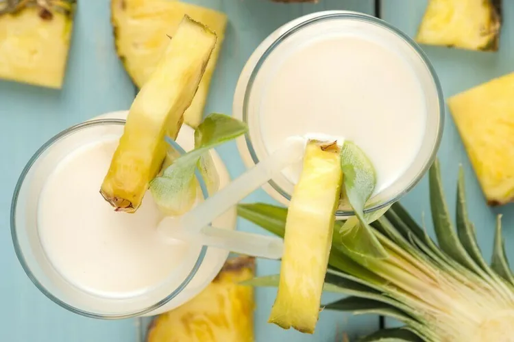 Pineapple almond greek yogurt smoothie