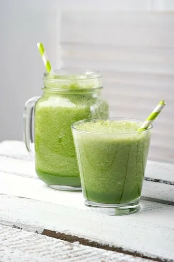 Green smoothie with pineapple