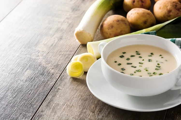 Potato & leek soup with onion and vegetable broth