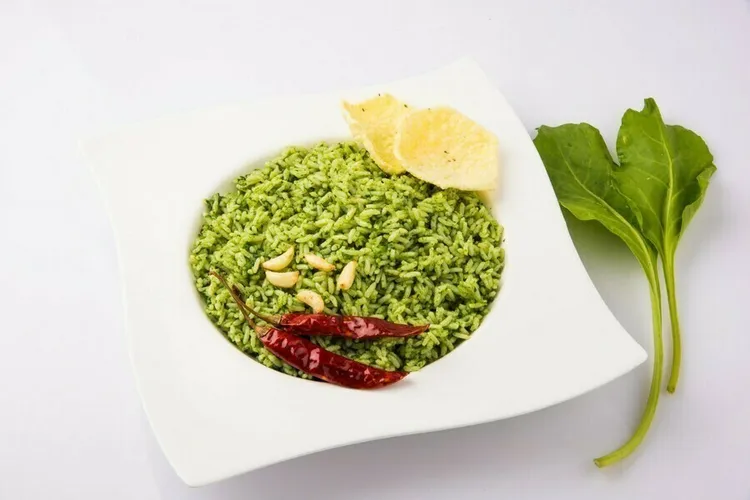 Pressure cooker spinach palak pulao: a flavorful rice dish with spices and veggies