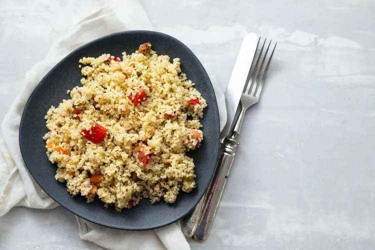 Grilled pepper and quinoa salad with coriander, soy sauce and lime juice