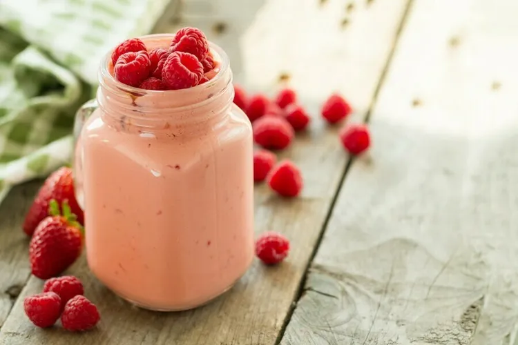 Raspberry peanut butter protein power smoothie