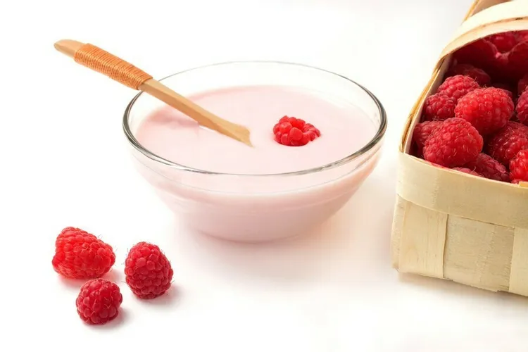 Raspberry tofu pudding with vanilla and honey