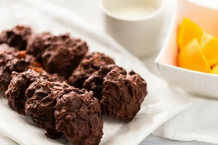 Rich raw chocolate coconut macaroons