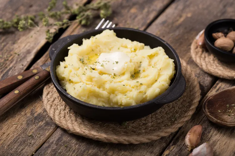 Roasted garlic mashed potatoes with chives