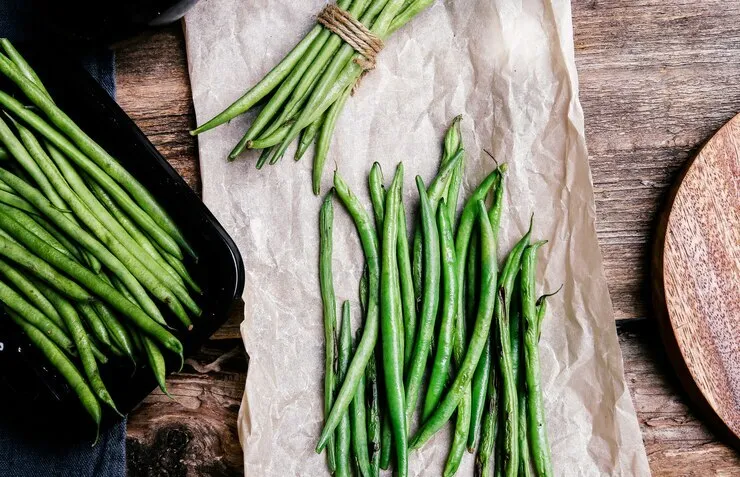 Roasted green beans with olive oil, salt and pepper