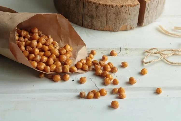 Rosemary-chili chickpea and almond bowl