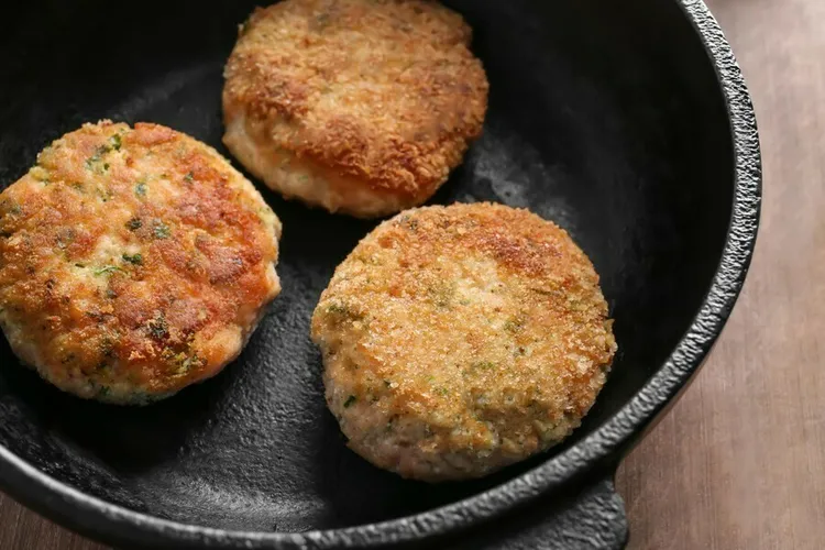 Salmon patties with coconut oil and parsley