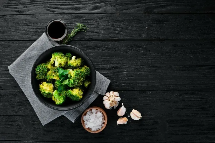 Sesame broccoli stir-fry