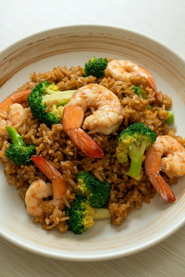 Shrimp & broccoli stir fry with brown rice