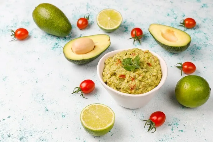 Guacamole with fresh tomatoes and lime juice