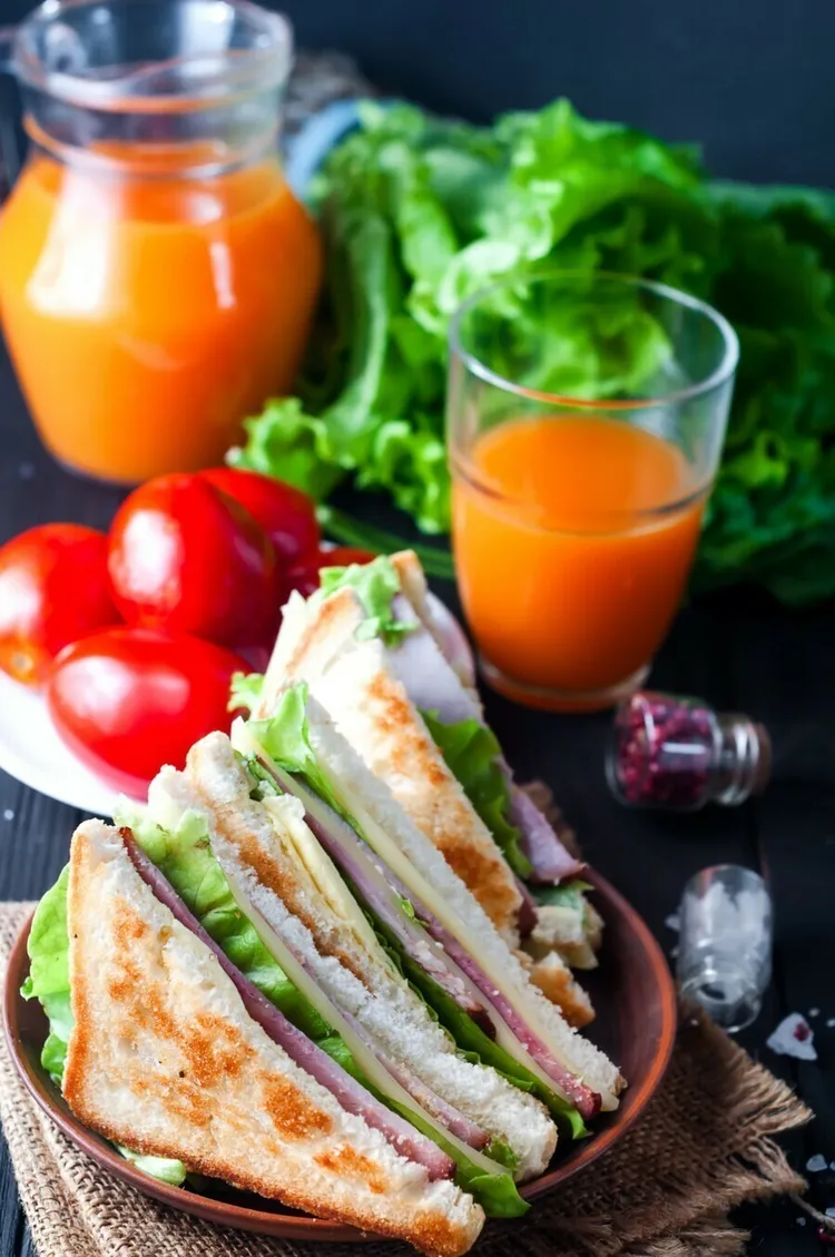 Ham and lettuce sandwich with creamy mayonnaise dressing