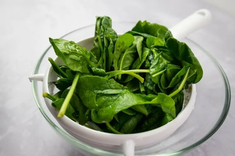Fresh spinach salad with caramelized onions and lemon vinaigrette