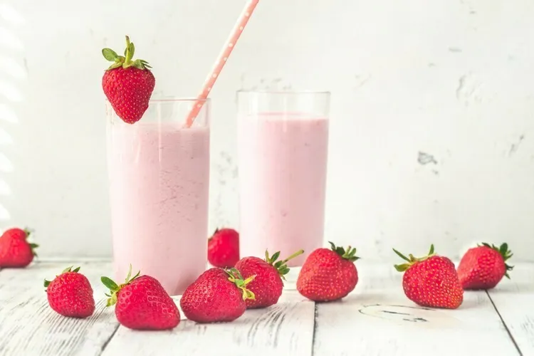 Strawberry protein smoothie