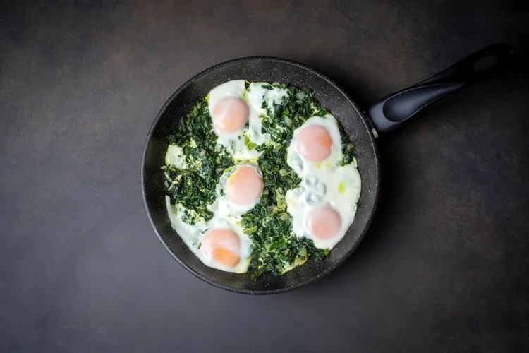 Greek yogurt and spinach skillet-baked eggs