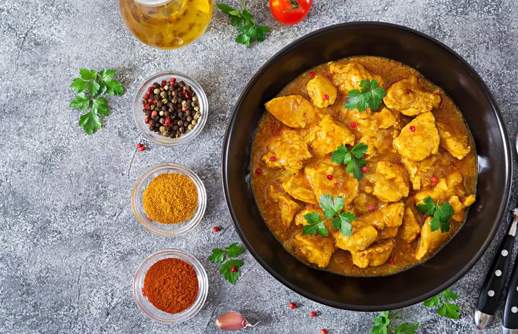 Coconut chicken curry with ginger, garlic and red pepper spice