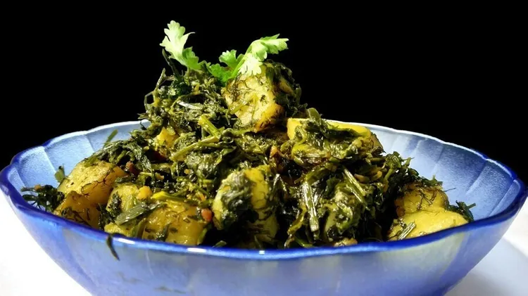 Kale & potato curry