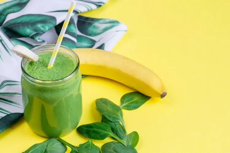 Spinach and banana smoothie